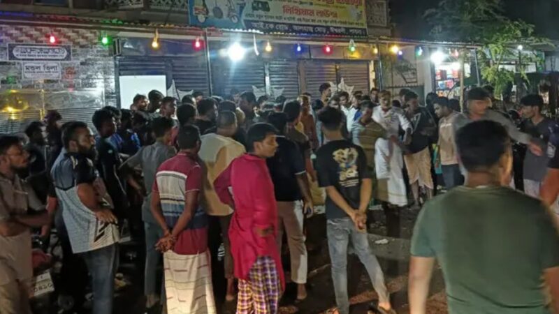 ছেলের বিয়ের বাজার করে বাড়ি ফেরা হলো না মা-বাবার