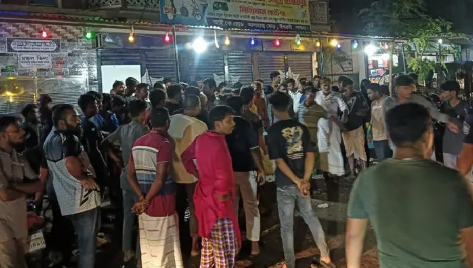 ছেলের বিয়ের বাজার করে বাড়ি ফেরা হলো না মা-বাবার