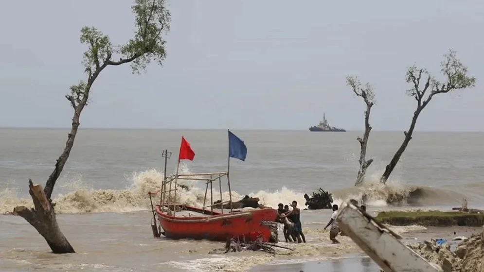 লঘুচাপের প্রভাবে উপকূলে ঝড়-বৃষ্টির শঙ্কা, ৩ নম্বর সংকেত