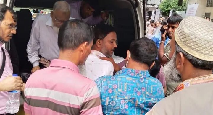 মতিঝিলে ইসলামী ব্যাংকের সামনে দুই পক্ষের সংঘর্ষ, আহত ৫৫