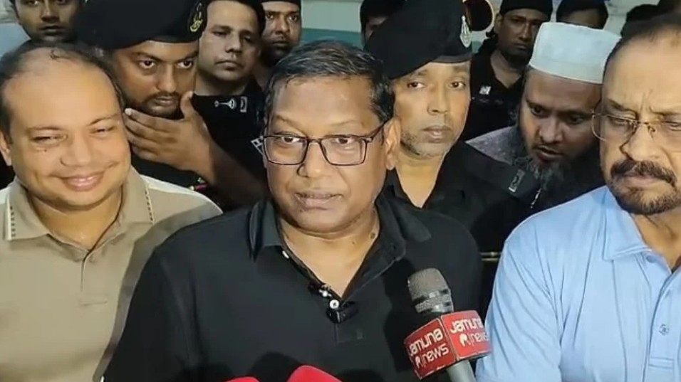 ময়মনসিংহ মেডিকেলে পদদলিত হয়ে ৬ জনের মৃত্যুর খবর সঠিক নয়: বিভাগীয় কমিশনার