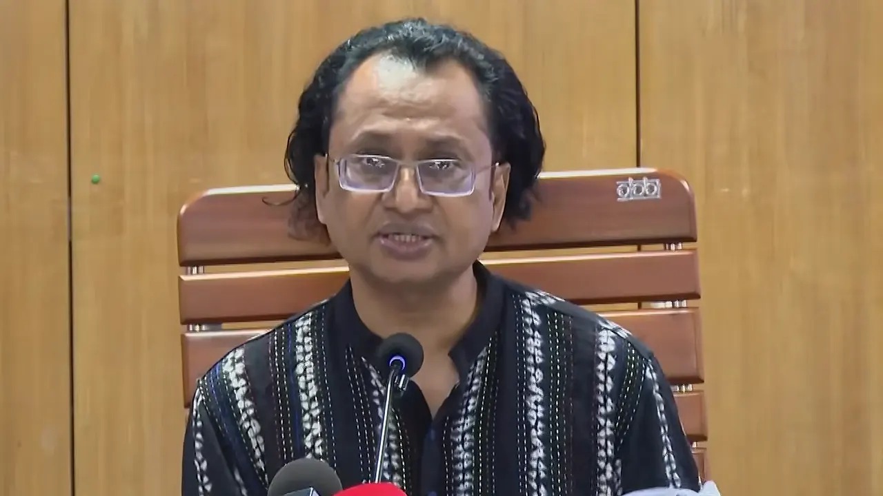 ড. ইউনূসের প্রতি সরকারের অনুরাগ-বিরাগ নেই: তথ্য উপদেষ্টা