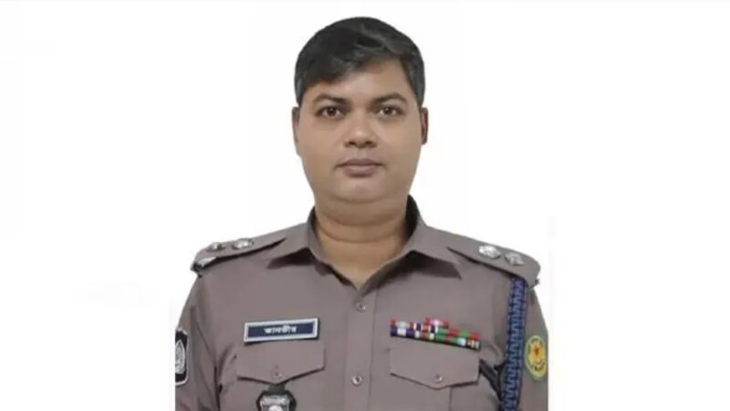 গুলশানে আওয়ামী লীগের মিছিল, ওসির পর সরানো হলো ডিসিকেও