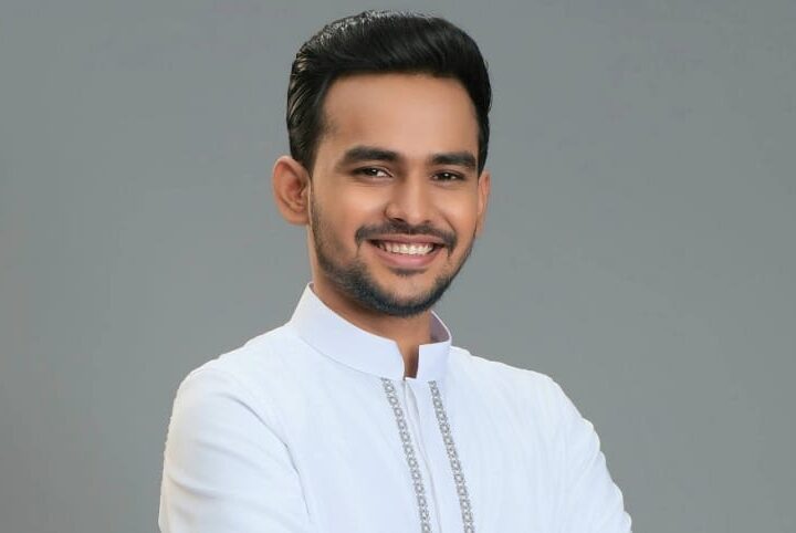 আসিফ মাহমুদের আয়ের উৎস কী?