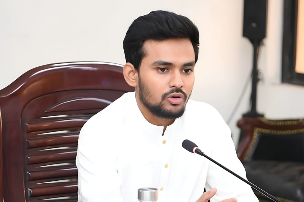আসিফ মাহমুদের সম্পদ ও লেনদেনের তথ্য চেয়ে বিএফআইইউকে দুদকের চিঠি