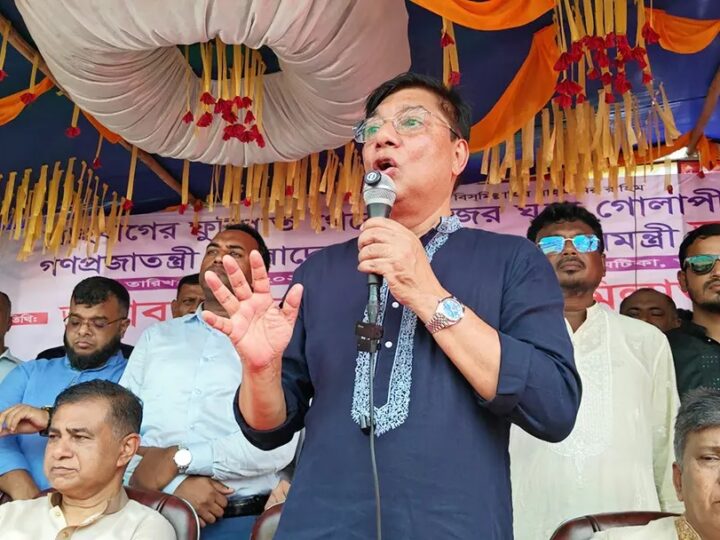 শেখ হাসিনা কালকেই আসুক, হাতকড়া নিয়ে রিসিভ করব : পর্যটনমন্ত্রী