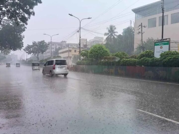 ২৪ ঘণ্টায় ঢাকায় ২০ মিলিমিটার বৃষ্টি, আজও বজ্রসহ বৃষ্টির আভাস