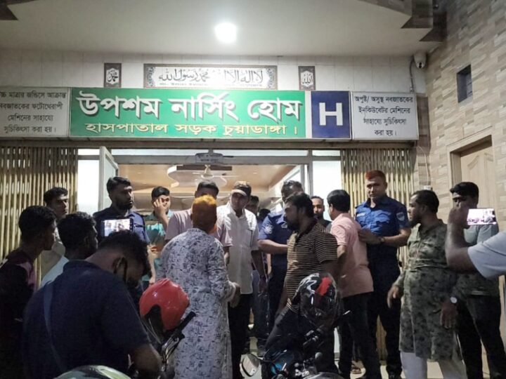 চুয়াডাঙ্গায় রোগীর মৃত্যুতে ক্লিনিক ভাঙচুর, প্রতিবাদে ৪৮ ঘণ্টা চিকিৎসাসেবা বন্ধ
