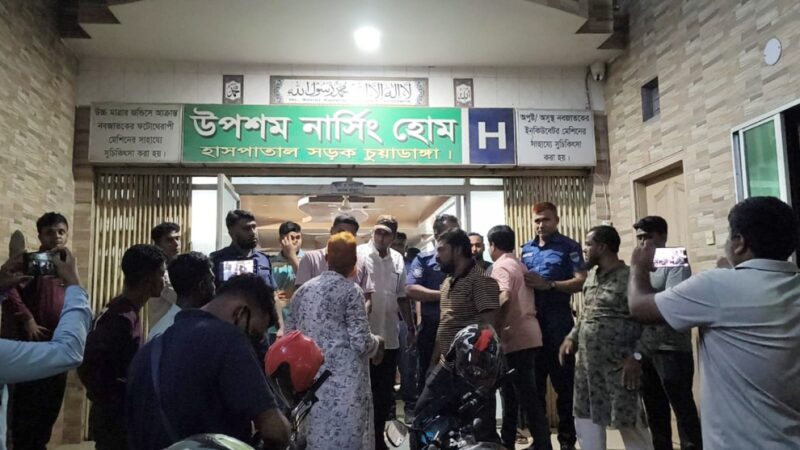 চুয়াডাঙ্গায় রোগীর মৃত্যুতে ক্লিনিক ভাঙচুর, প্রতিবাদে ৪৮ ঘণ্টা চিকিৎসাসেবা বন্ধ