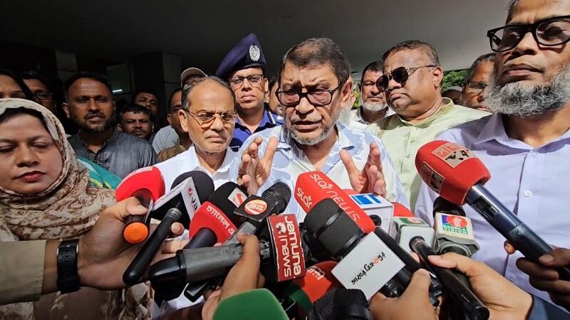সরকারি হাসপাতালের সামনে কোনো ক্লিনিকের অনুমোদন দেওয়া হবে না