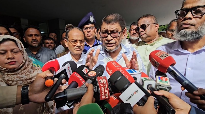 সরকারি হাসপাতালের সামনে কোনো ক্লিনিকের অনুমোদন দেওয়া হবে না