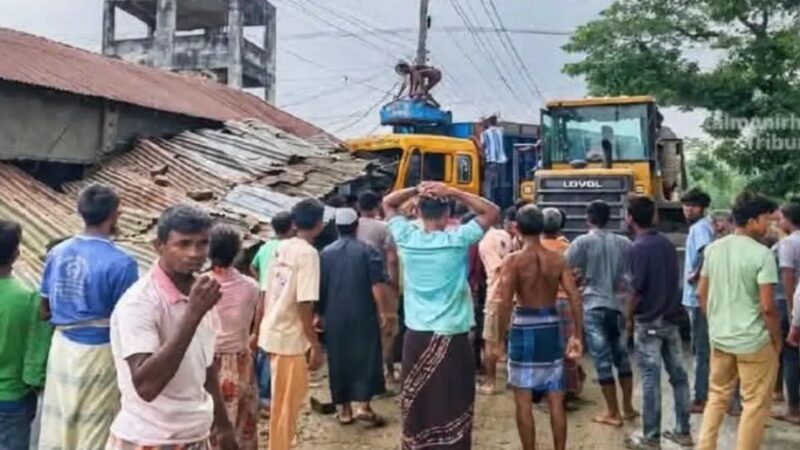 লালমনিরহাটে অটোরিকশাকে ট্রাকের চাপা, নিহত ৩