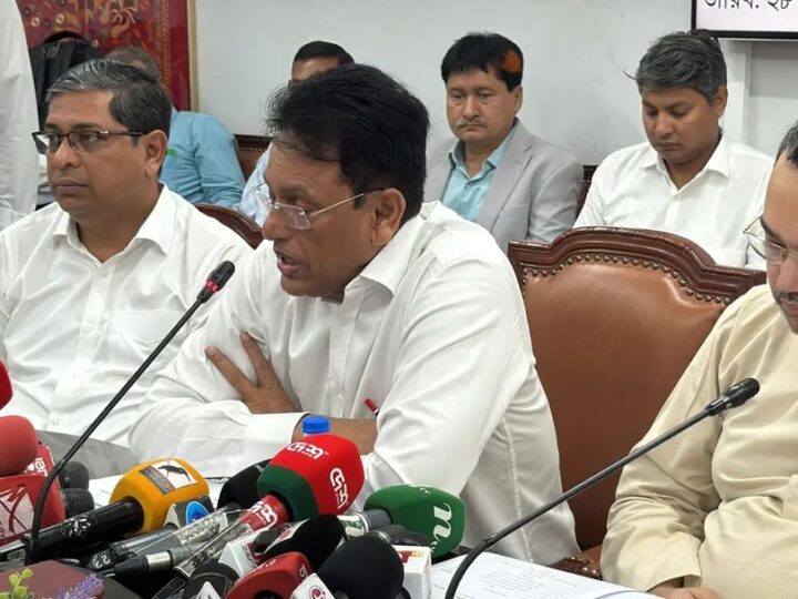 এসএসসির খাতা মূল্যায়নে ভুল করা শিক্ষকদের বিরুদ্ধে ব্যবস্থা নেওয়ার চিন্তা