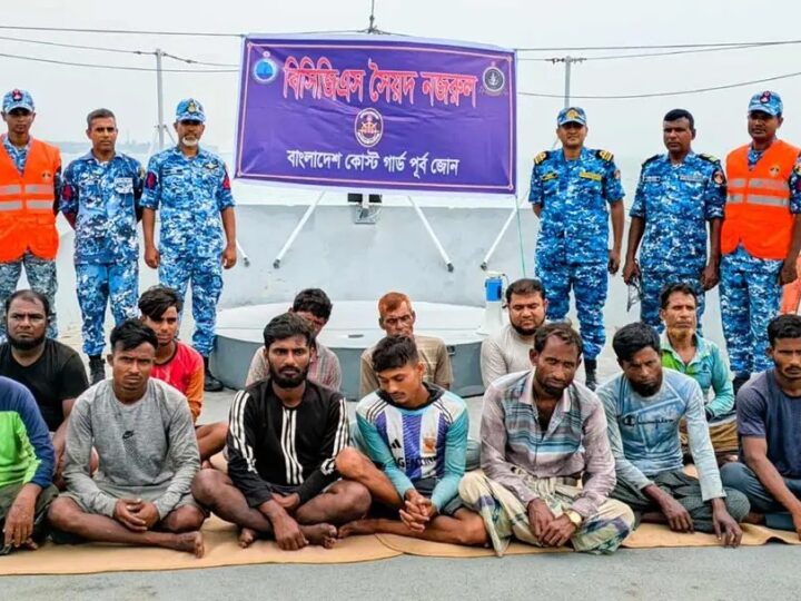 গভীর বঙ্গোপসাগরে ইঞ্জিন বিকল, ১৩ জেলেকে জীবিত উদ্ধার