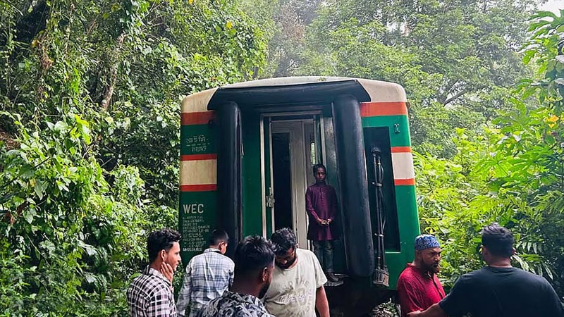 ৪ ঘণ্টা পর সিলেটের সঙ্গে রেল যোগাযোগ স্বাভাবিক