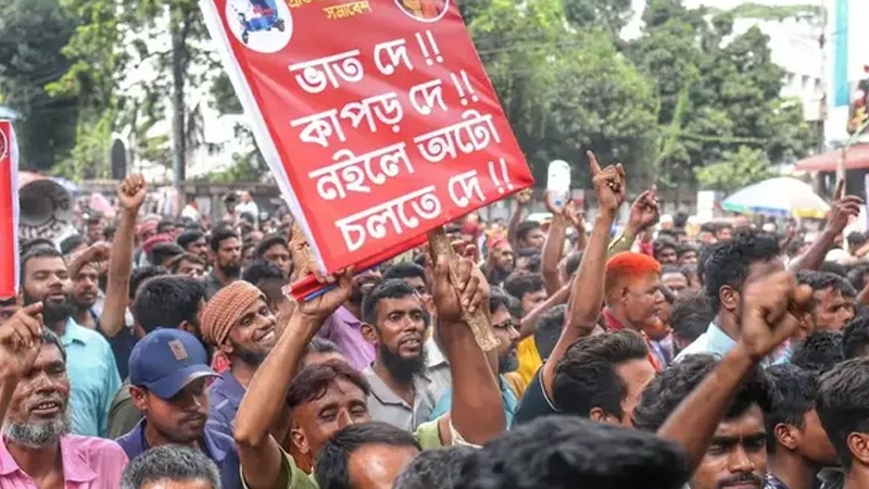 অটোরিকশা ধর্মঘটে রাজধানীতে ভোগান্তি, বাড়তি ভাড়া আদায়ের অভিযোগ
