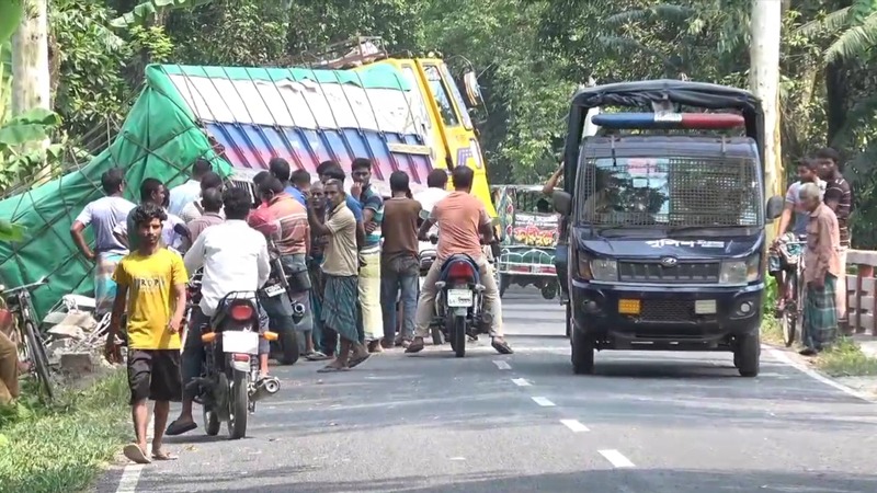 লালমনিরহাটে ট্রাকচাপায় প্রাণ গেল দুই নারীর