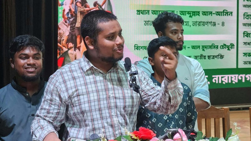 চুয়েটের ভিসি একজন গুন্ডা: হাসনাত আবদুল্লাহ