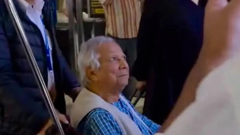 যুক্তরাষ্ট্রের নিউইয়র্ক বিমানবন্দরে হেনস্তার শিকার ড. মুহাম্মদ ইউনূস
