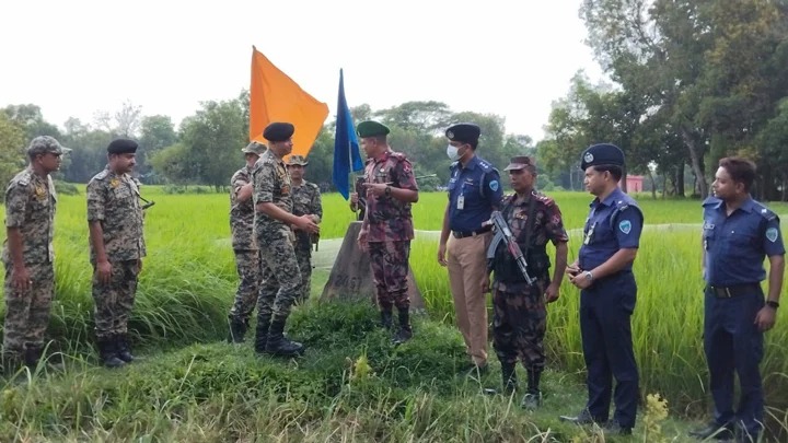 আটক দুই পুলিশ সদস্যকে বিজিবির কাছে হস্তান্তর করল বিএসএফ