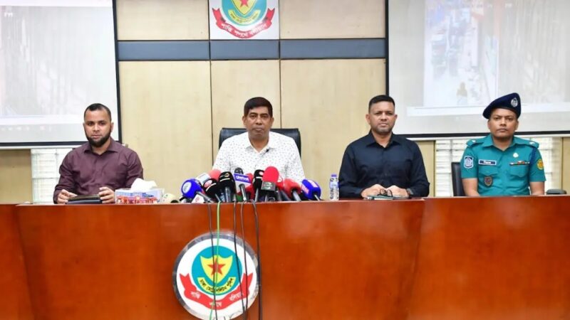 মাদকবিরোধী অভিযানে পিস্তল হাতে ইশরাক, আইন ভাঙলে ব্যবস্থা নেবে পুলিশ