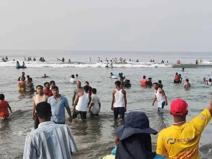 হিমছড়ি সৈকতে গোসলে নেমে প্রাণ গেল ৩ পর্যটকের, নিখোঁজ আরও ২