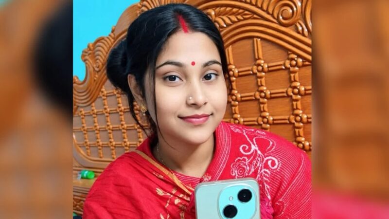 বিজয়ার আনন্দ মুহূর্তেই বিষাদ, প্রতিমায় সিঁদুর দিতে গিয়ে প্রাণ গেল নববধূর