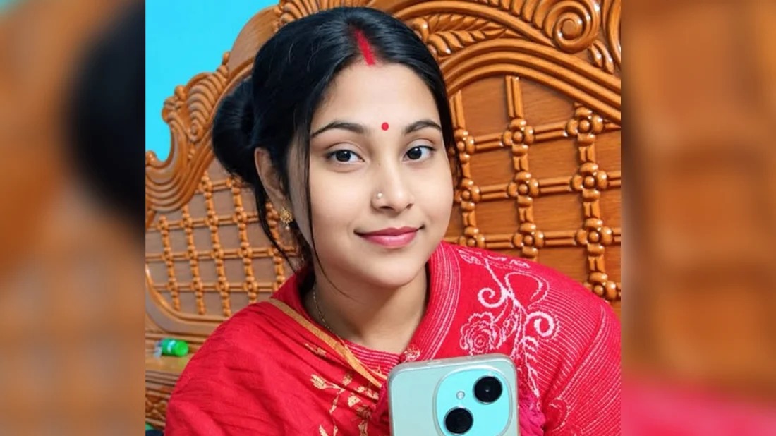 বিজয়ার আনন্দ মুহূর্তেই বিষাদ, প্রতিমায় সিঁদুর দিতে গিয়ে প্রাণ গেল নববধূর