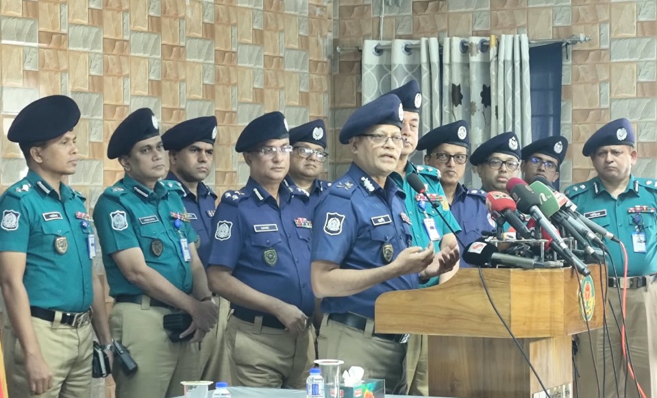 চাঁদাবাজির বিরুদ্ধে স্বতঃপ্রণোদিত মামলা করতে নতুন আইন হচ্ছে: আইজিপি