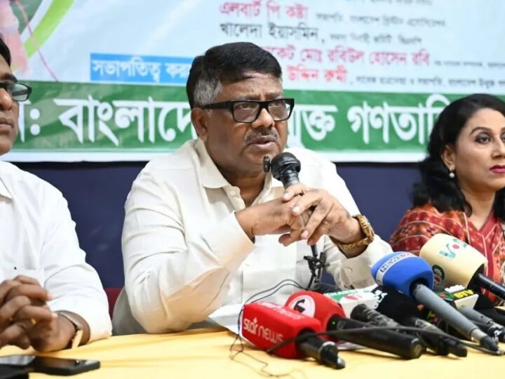 ধ্বংসস্তূপ থেকে অর্থনৈতিক পুনর্গঠনে কাজ করছে সরকার: হুইপ দুলু