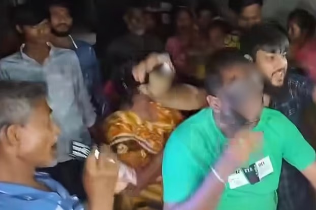 শ্যালিকাকে বিয়ে, মুখে চুনকালি মাখিয়ে যুবক ও তার দুই স্ত্রীকে গ্রামছাড়া