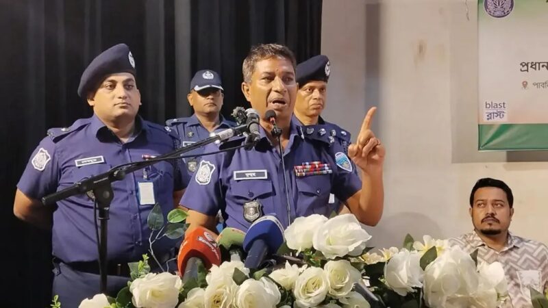 ‘সন্ধ্যার পর স্কুল-কলেজ পড়ুয়াদের রাস্তায় পেলে গ্রেপ্তার করা হবে’